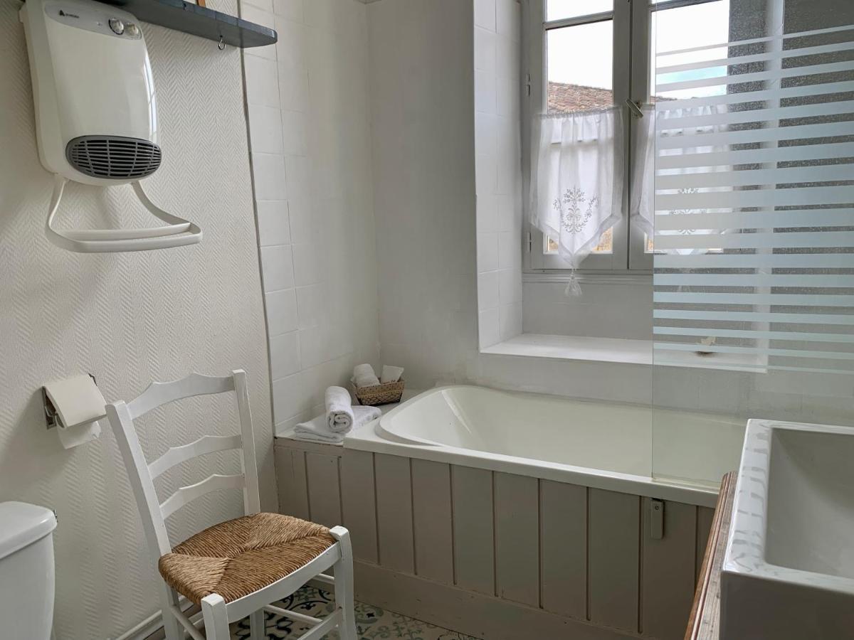La Maison Du Bourg B&B Puisseguin Εξωτερικό φωτογραφία